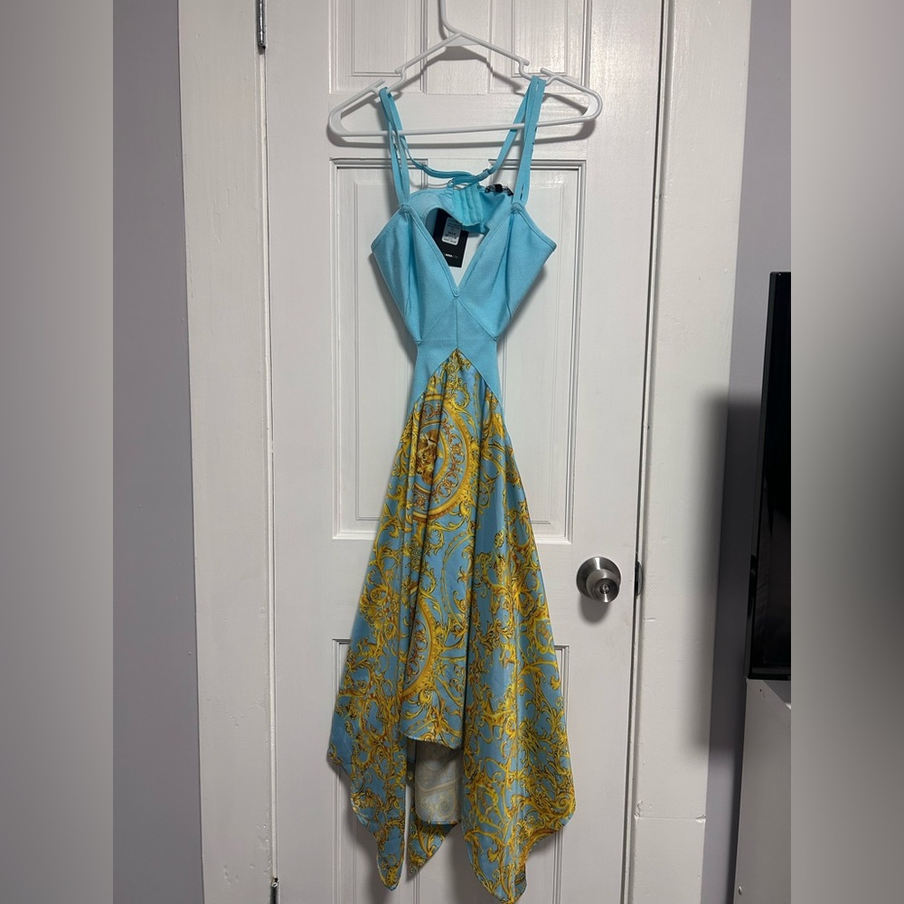 Dress! Flows! Open back